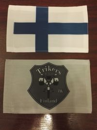 Lippupari koko 27 x 17. Hinta 20 €/pari, kerho- ja suomenlippu